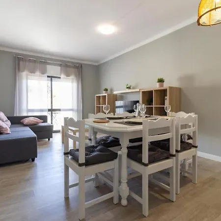 2 Bed - Amazing Up To 4 People شقة *