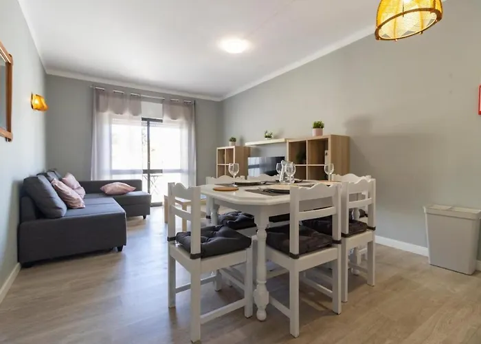 2 Bed - Amazing Up To 4 People شقة *